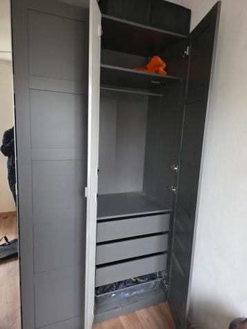 Ikea Pax kledingkast met spiegeldeuren - 225 cm breed - afbeelding 2 Ikea Pax kledingkast met spiegeldeuren - 225 cm breed - afbeelding 2