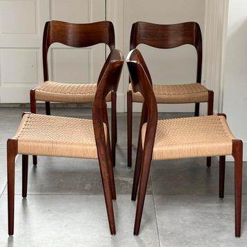 Diverse sets Moller stoelen en geheel gerestaureerd topstaat