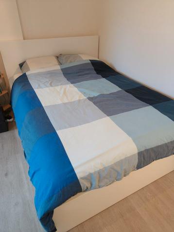 Wit IKEA bed (140cm) inclusief opberglades en matras - afbeelding 1 Wit IKEA bed (140cm) inclusief opberglades en matras - afbeelding 1