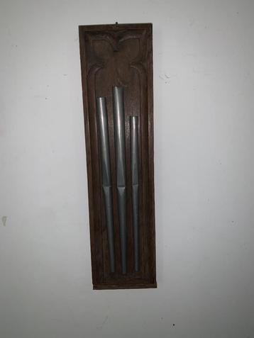 Orgelpijp wanddecoratie in houten paneellijst 