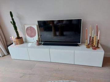 Ikea Besta TV Meubel met Glazen Plaat - afbeelding 2 Ikea Besta TV Meubel met Glazen Plaat - afbeelding 2
