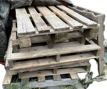 Stapel pallets ( 12 st incl 2 europallet) + 1x grote XL