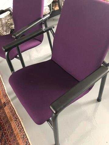 Comfortabele stoelen met geweven paarse stof totaal 4 stuks