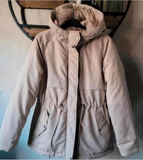 17,50 euro deze VERO MODA korte parka jas kleur beige maat L, Kleding | Dames, Jassen | Winter, Zo goed als nieuw, Maat 42/44 (L)