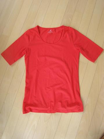 Rood T-shirt met ronde hals, mt. M; NIEUW! 