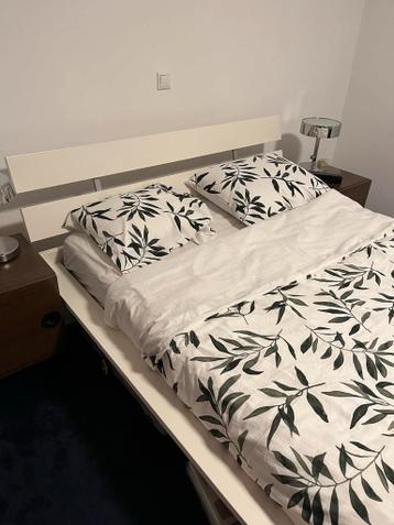 Wit IKEA Skorva Bedframe 140x200 + Lattenbodems - afbeelding 6 Wit IKEA Skorva Bedframe 140x200 + Lattenbodems - afbeelding 6