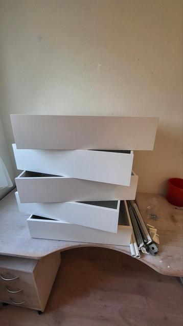 Witte Pax kledingkast met spiegeldeur IKEA - afbeelding 6 Witte Pax kledingkast met spiegeldeur IKEA - afbeelding 6