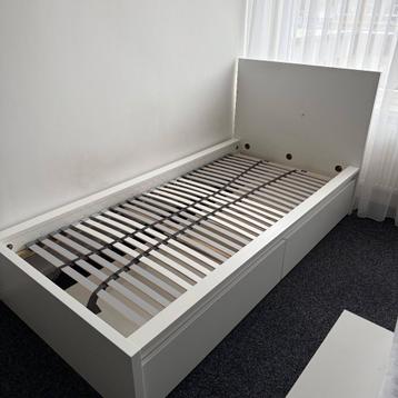 IKEA MALM bedframe wit 90200 cm met bedlades – nette staat - afbeelding 1 IKEA MALM bedframe wit 90200 cm met bedlades – nette staat - afbeelding 1