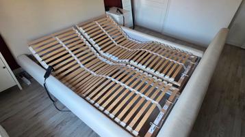 Tweepersoonsbed met elektrische lattenbodems - afbeelding 5 Tweepersoonsbed met elektrische lattenbodems - afbeelding 5