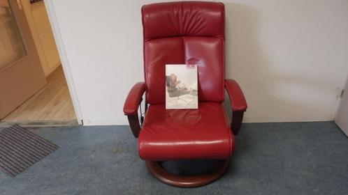 984 Elektrische staop fauteuil/stoel draaibaar van Prominent, Huis en Inrichting, Fauteuils, Zo goed als nieuw, Leer, Ophalen
