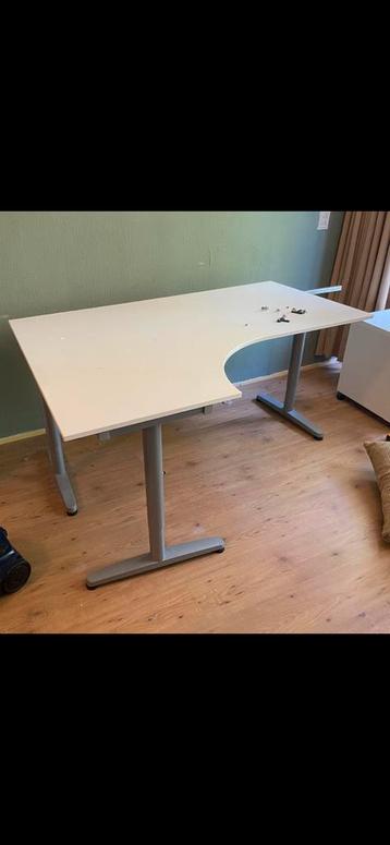 Bureau + bureaustoel - afbeelding 1 Bureau + bureaustoel - afbeelding 1
