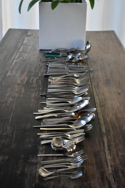 Partij bestek RUIM 70 stuks messen vorken lepels vintage, Huis en Inrichting, Keuken | Bestek, Gebruikt, Ophalen of Verzenden