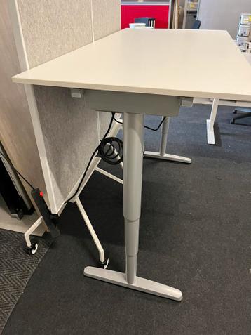 Ikea electrisch zit-sta bureau 160x80 div. Beschikbaar - afbeelding 10 Ikea electrisch zit-sta bureau 160x80 div. Beschikbaar - afbeelding 10