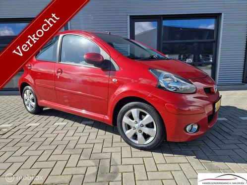 Toyota Aygo 1.0-12V Aspiration Red AIRCO NAP HALF LEDER, Auto's, Toyota, Bedrijf, Aygo, ABS, Airbags, Airconditioning, Alarm, Centrale vergrendeling