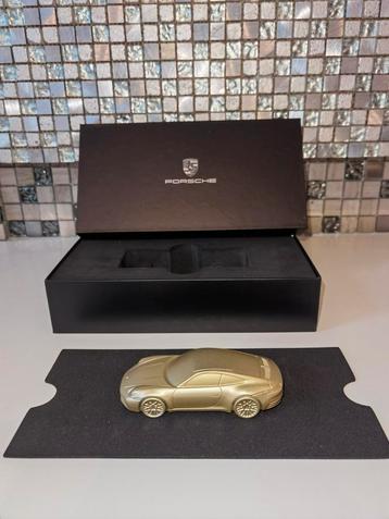 Porsche 911 gold aluminium presse-papier / paperweight   I