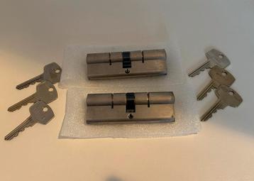 2 DOM SKG ciliners met 6 sleutels