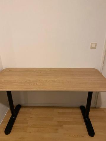 IKEA Bekant bureau 140x60 hoogte verstbaar - afbeelding 1 IKEA Bekant bureau 140x60 hoogte verstbaar - afbeelding 1