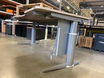 Verstelbaar bureau met slinger 180x90xH62-91 cm, 850 stuks - afbeelding 3 Verstelbaar bureau met slinger 180x90xH62-91 cm, 850 stuks - afbeelding 3