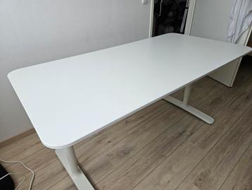 Ikea bureau groot model Bekant 160 x 80 cm - afbeelding 2 Ikea bureau groot model Bekant 160 x 80 cm - afbeelding 2