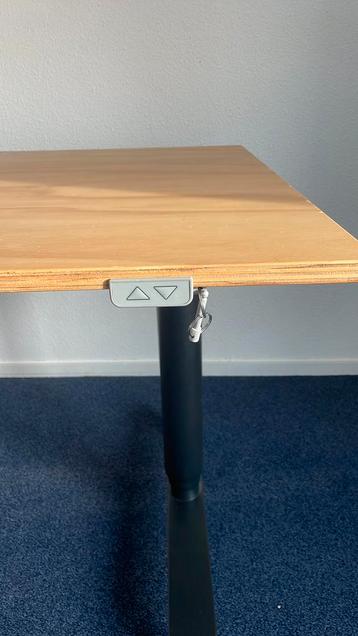 Ikea Bekant zit-sta bureau, eletrisch verstelbaar, 4 stuks - afbeelding 5 Ikea Bekant zit-sta bureau, eletrisch verstelbaar, 4 stuks - afbeelding 5