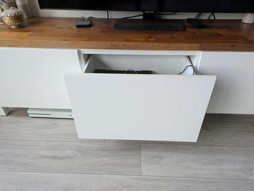 IKEA Besta TV Meubel met Houten Plank - afbeelding 4 IKEA Besta TV Meubel met Houten Plank - afbeelding 4