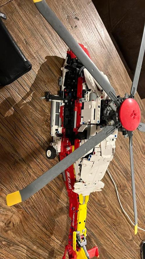 Te koop Lego helikopter Lego 42145, Hobby en Vrije tijd, Modelbouw | Radiografisch | Helikopters en Quadcopters, Gebruikt, Elektro