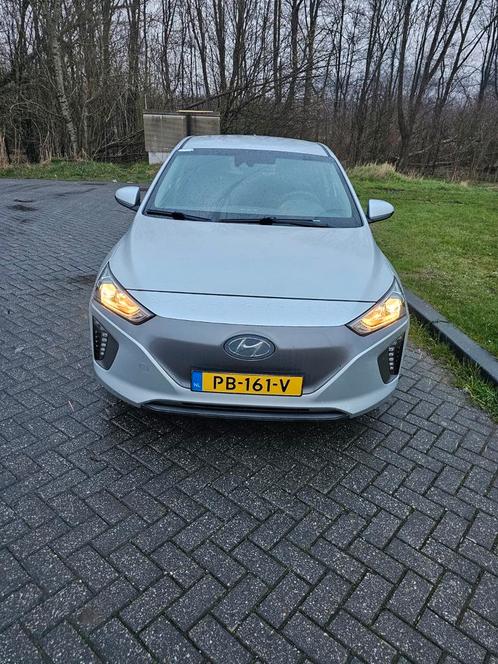 Hyundai Ioniq EV 120 pk Aut. 2017 Grijs, Auto's, Hyundai, Particulier, Elektrisch, Hatchback, Automaat, Origineel Nederlands, Zilver of Grijs