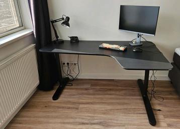 Hoekbureau Ikea bekant 160x110, zwart, in hoogte verstelbaar - afbeelding 1 Hoekbureau Ikea bekant 160x110, zwart, in hoogte verstelbaar - afbeelding 1