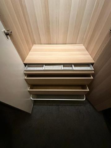 IKEA PAX kledingkast met LED-sensorverlichting - afbeelding 5 IKEA PAX kledingkast met LED-sensorverlichting - afbeelding 5