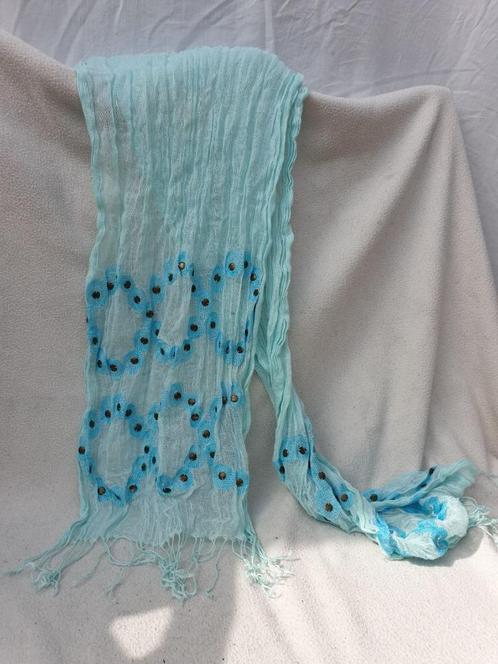 Prachtige lichblauwe sjaal, met muntjes. 100% Linnen, Kinderen en Baby's, Kinderkleding | Mutsen, Sjaals en Handschoenen, Zo goed als nieuw