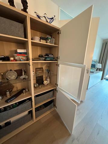 Mooie IKEA Besta Wandkast met Glazen Deurtjes - afbeelding 4 Mooie IKEA Besta Wandkast met Glazen Deurtjes - afbeelding 4