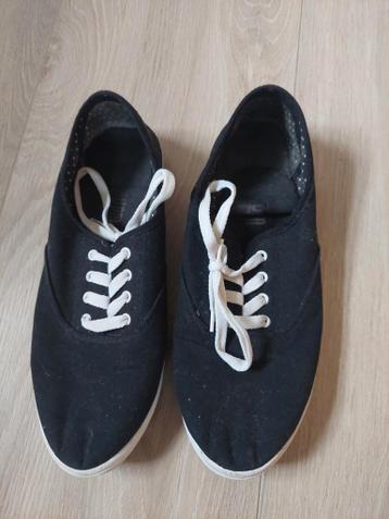 Stoffen sneakers maat 39