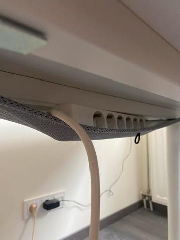 IKEA Bekant Bureau - 120x80 - In hoogte verstelbaar - afbeelding 5 IKEA Bekant Bureau - 120x80 - In hoogte verstelbaar - afbeelding 5