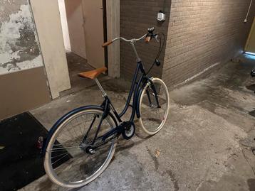 Donkerblauwe Damesfiets