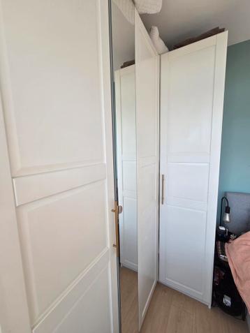 Witte Ikea pax kledingkast kast met hoekgedeelte en tyssedal - afbeelding 2 Witte Ikea pax kledingkast kast met hoekgedeelte en tyssedal - afbeelding 2