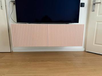 Wit Ikea Besta meubel met houten deurtjes - afbeelding 1 Wit Ikea Besta meubel met houten deurtjes - afbeelding 1