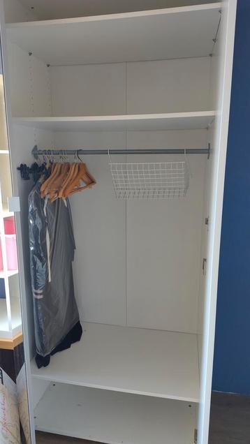 Twee hoge IKEA Pax kasten in wit met deuren/ spiegels planke - afbeelding 1 Twee hoge IKEA Pax kasten in wit met deuren/ spiegels planke - afbeelding 1