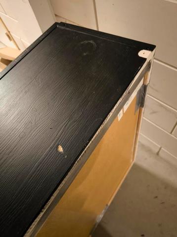 Zwart IKEA IVAR kastje met witte hairpin poten - afbeelding 6 Zwart IKEA IVAR kastje met witte hairpin poten - afbeelding 6