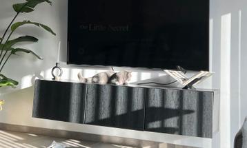 Zwarte IKEA Besta tv meubel - zo goed als nieuw - afbeelding 2 Zwarte IKEA Besta tv meubel - zo goed als nieuw - afbeelding 2