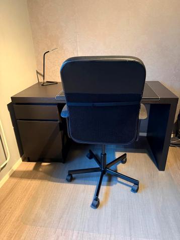 Ikea Malm bureau zwart + bureaustoel - afbeelding 3 Ikea Malm bureau zwart + bureaustoel - afbeelding 3
