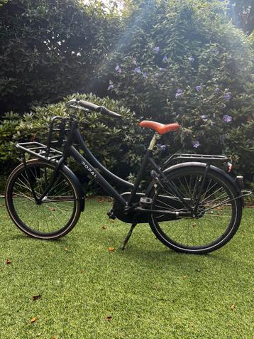 Cortina/popal meisjes fiets 24 inch met mandje zwart.