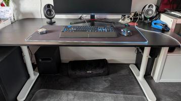 2x Stevig IKEA Bureau Zwart met Verstelbare Witte Poten - afbeelding 4 2x Stevig IKEA Bureau Zwart met Verstelbare Witte Poten - afbeelding 4