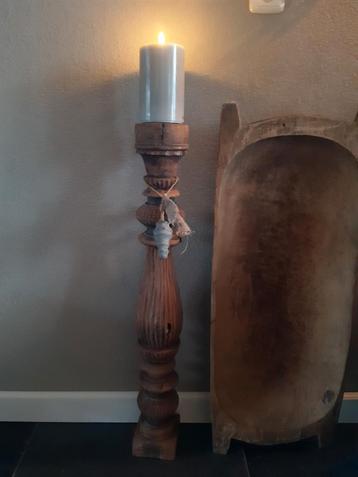 Aura Peeperkorn pinakel/ baluster, massief oud hout.