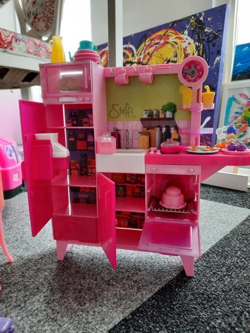 Barbie all in pakket: keuken, kaptafel, meubeltjes etc, Kinderen en Baby's, Speelgoed | Poppen, Gebruikt, Barbie, Ophalen of Verzenden