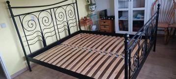 Stijlvol zwart metalen bedframe met lattenbodem - afbeelding 1 Stijlvol zwart metalen bedframe met lattenbodem - afbeelding 1