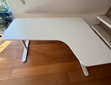Verstelbaar hoekburo Ikea - afbeelding 2 Verstelbaar hoekburo Ikea - afbeelding 2