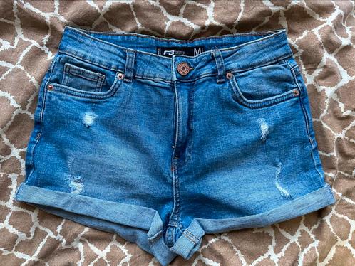 Zo goed als nieuw korte broek short jeans mt M FB Sister, Kleding | Dames, Spijkerbroeken en Jeans, Zo goed als nieuw, W28 - W29 (confectie 36)