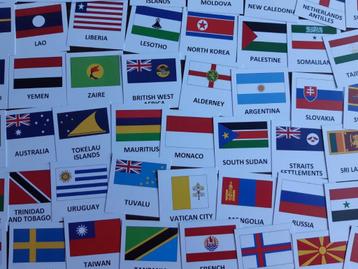 Set van 270 verschillende vlaggenkaartjes voor muntalbum