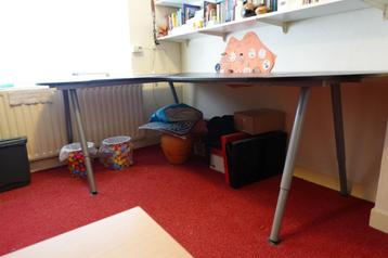 bureau IKEA Galant met schuine poten - afbeelding 3 bureau IKEA Galant met schuine poten - afbeelding 3