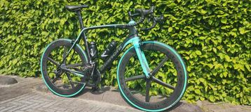 Bianchi OLTRE XR3 CV Carbon - AANBIEIDNG